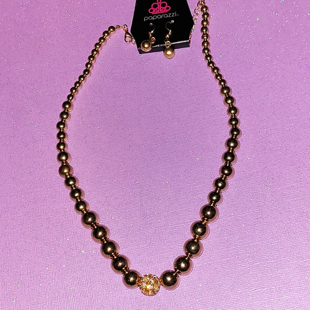 Paparazzi gold necklace Very bright gold in person